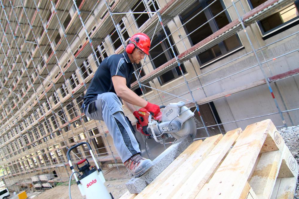 Concrete saws