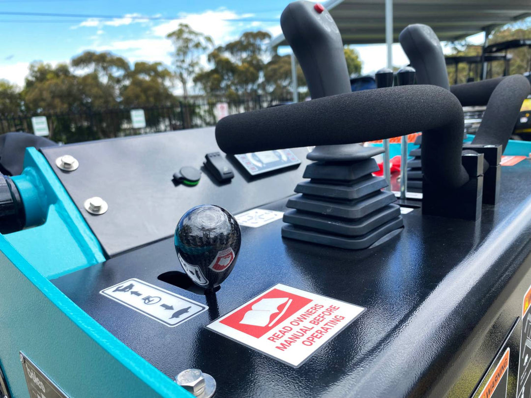 SV30H TRACKED MINI SKID STEER LOADER - Solo New Zealand